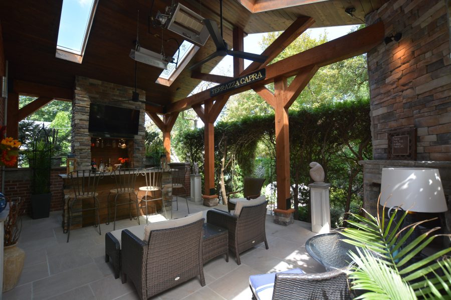 Landscaping project: Custom outdoor kitchen and patio