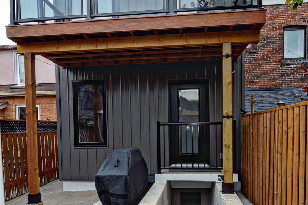 Exterior Renovation - Toronto - Etobicoke -Toronto - GTA - General Contactor - Front of Home Facade - Vic West